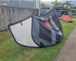 Ozone Reo V5 9 metre kiteboarding kite