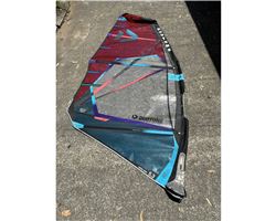 Duotone Super Hero 5.3 , Super Hero Hd 4.7 5.3 metre windsurfing sail