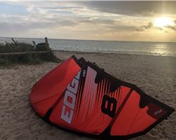 Ozone Edge V10 8 metre kitesurfing kite