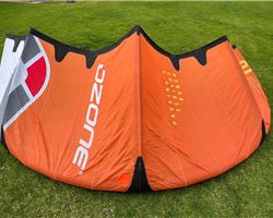 Ozone Edge V11 10 metre kitesurfing kite