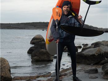 Casper Steinfath foils 128km - Foiling News