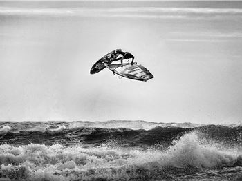 Practice Makes Perfect - but these crashes still hurt! - Windsurfing News