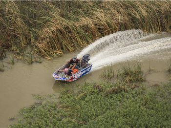 Insane Tinnie Racing on the Murray River - Power Boats News