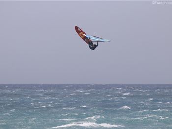 Going HUGE in 65 Knots - Victor Fernandez in Spain - Windsurfing News