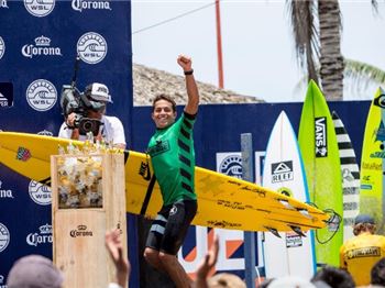 Kai Lenny Misses Molokai, WINS Big Wave Challenge! - Surfing News