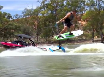 Is wakestyle coming to foiling? This guy's doing it! - Kitesurfing News