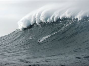 New Years at Nazare - Was EPIC! - Surfing News