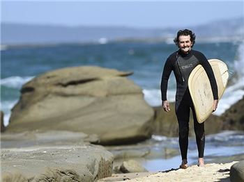 Barry Magoo McGuigan, the oldest competitive surfer dies. - Surfing News