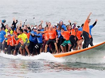 66 Surfers claim World Record - on a single 'Shortboard'! - Surfing News