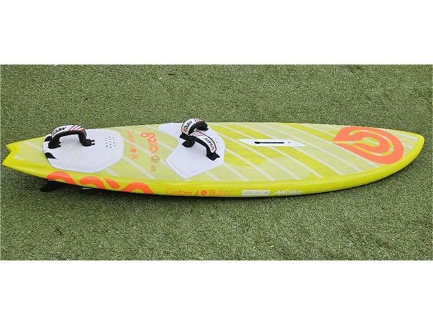 2023 Goya Custom 4 - 89 litres