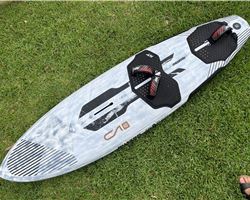 Quatro Cube 93 litre 224 cm windsurfing board