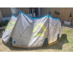 Duotone Rebel Dlab 8 metre kiteboarding kite