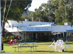 Little Ship Club - One Mile - North Stradbroke Island