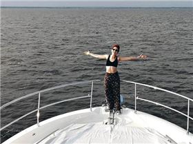 What is the make and model of this yacht?