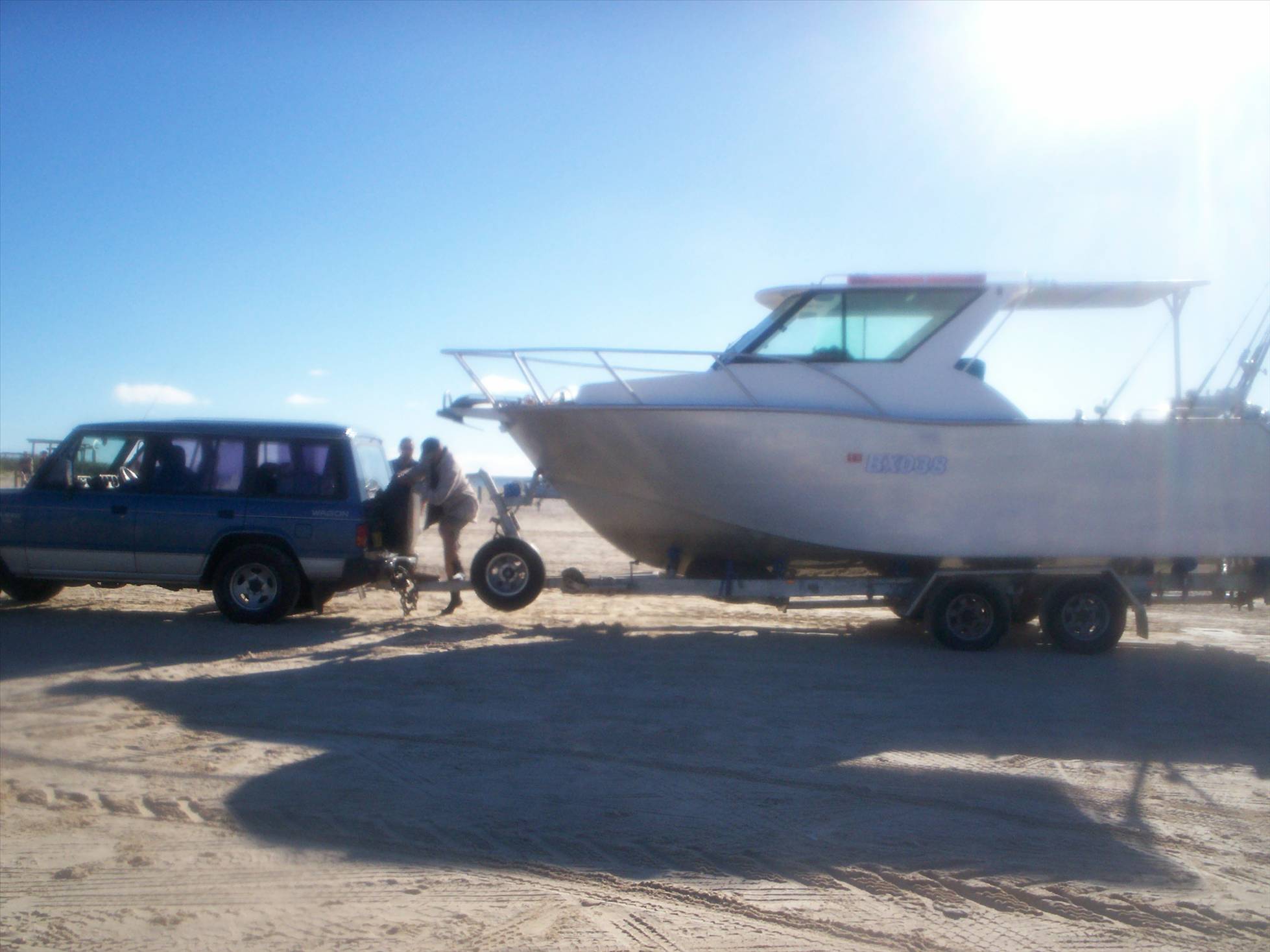 1989 pajero pulling 7.5m ali boat out of water