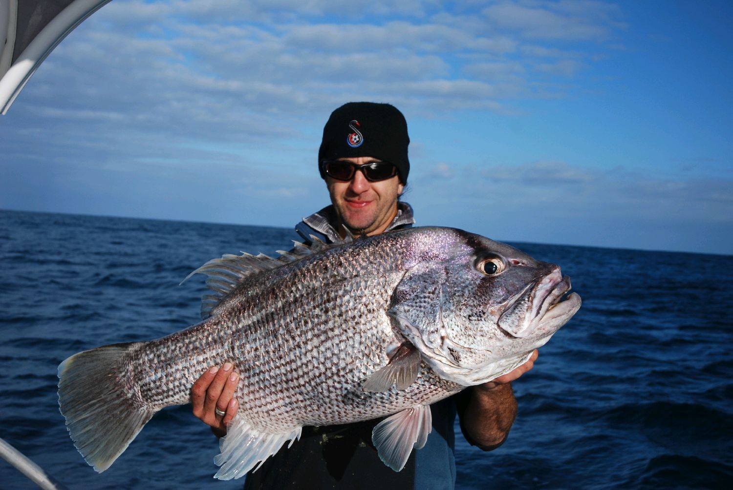 OMG ITS ANGELINA JOLIE