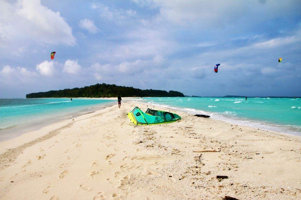 Moon Tours - PNG KITE TRIP