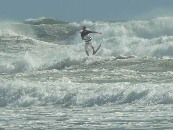 Surf Connect Team Rider Zeke ripping it up