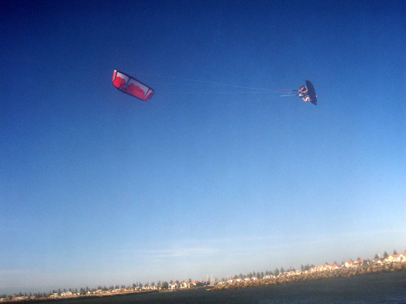 kitelooping in marina 11m, 5000 knots +