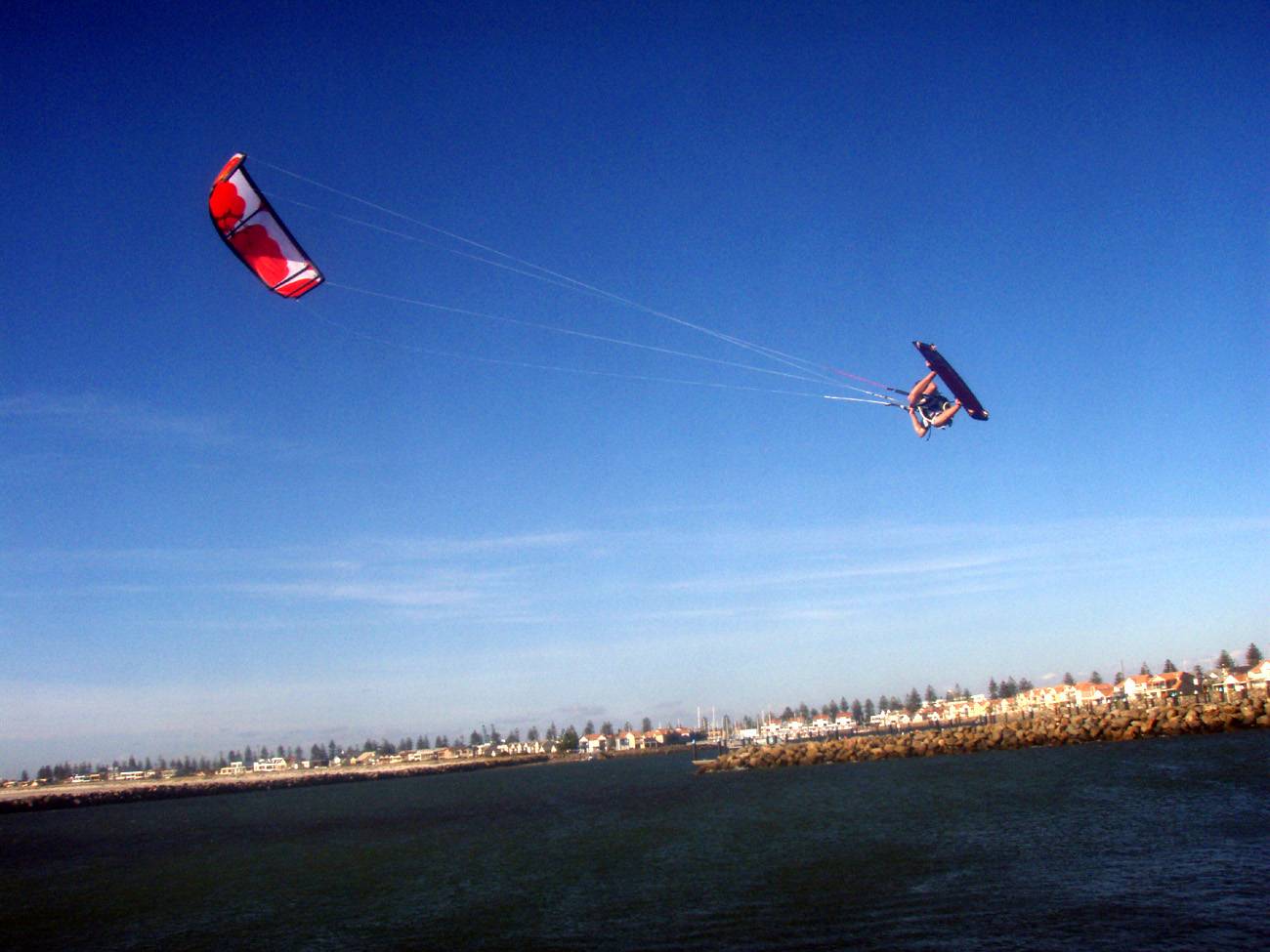 kitelooping in marina 11m, 5000 knots +