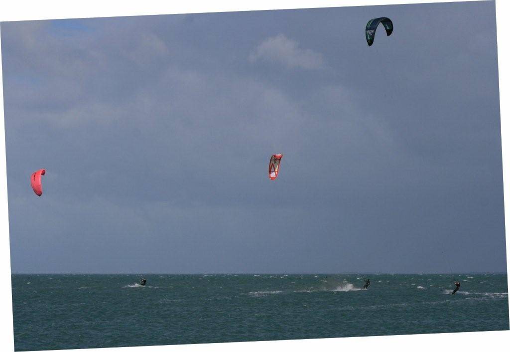 Kitesurfers 28JUN09 (2)