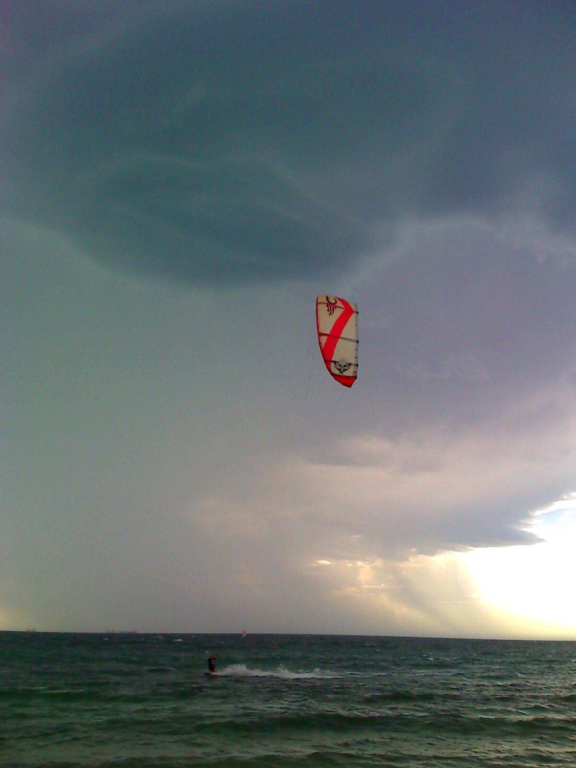 Do kite lines conduct?