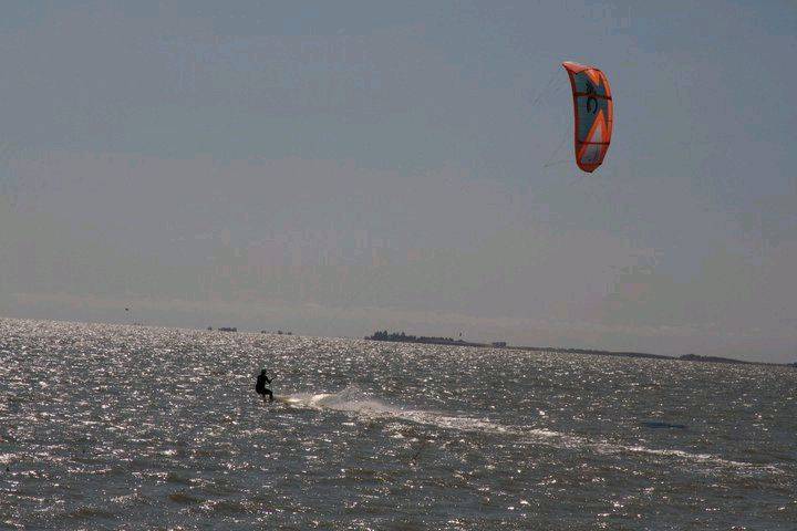 Kitesurfing Lake Albert
