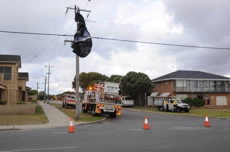 Kite up a power pole