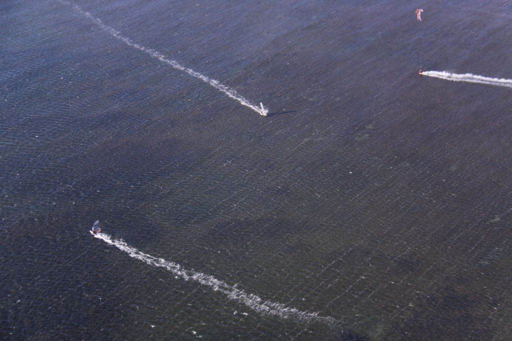 VH-FMI WIN P-ROAD 142