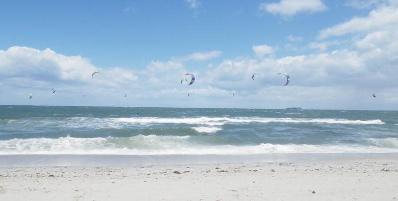 Kite racing at Hampton in 30+ knots