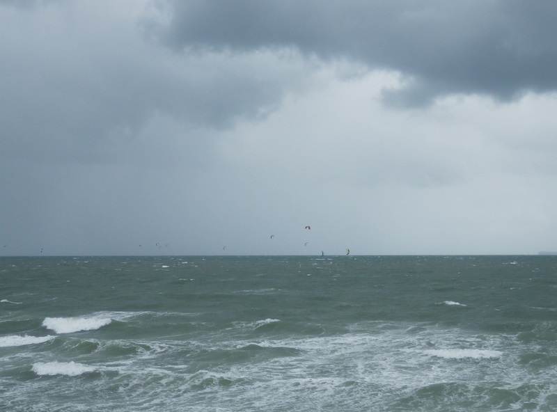 Kite racing at Hampton in 30+ knots
