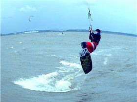 Kitesurfing