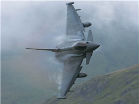 heres-an-award-winning-photo-of-the-super-agile-eurofighter-typhoon