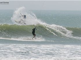 Kitesurfing