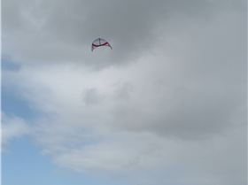 Damo Kitelooping 9m in 30+ knots 