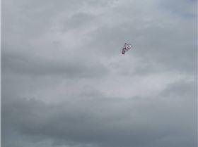 Damo Kitelooping 9m in 30+ knots 