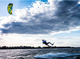 When Joris Miedema from Netherland comes the other side of the world for a kite session in Brisbane.