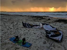 Kitesurfing