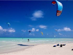 Moon Tours - PNG KITE TRIP