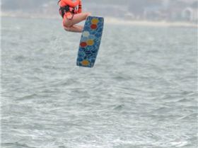 Buzz kites in action