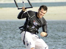 Kitesurfing the sandbar at Safety Bay