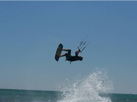 Kite X - Pulling a trick