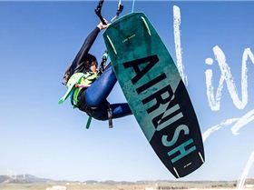 019AirushProduct-Feature-ImagesTwintipsLivewire-Jnr1500x481