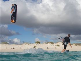 Flysurfer Psycho4 & Spleene Zone wave board