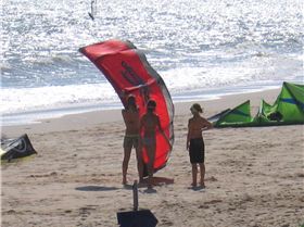 Vietnam: Russian girls giving lessons in landing