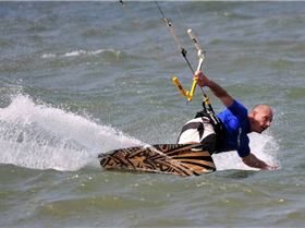 TB Kiteboarding.. Mana carves nicely upwind..