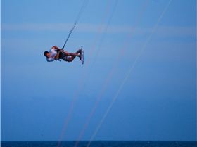 Gerry kitesurfing at Warilla Beach 27/11/08