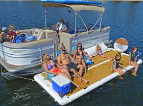 Yachtdockoffpontoonboatwithkids-1324548613