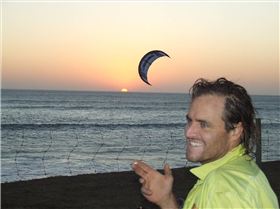 UFO Slayer Ben,, tar 4 pump Geraldton 30.April.2009 044