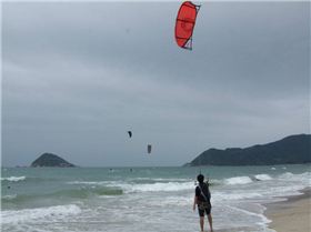 Kitesurfing